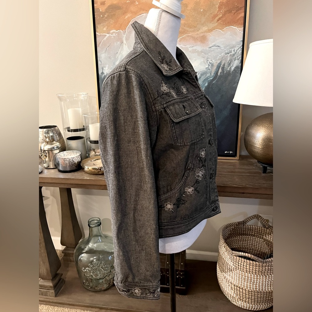 ✨ Vintage Liz Claiborne Lizwear Embroidered Black Denim Jacket Large L ✨ - Picture 5 of 8